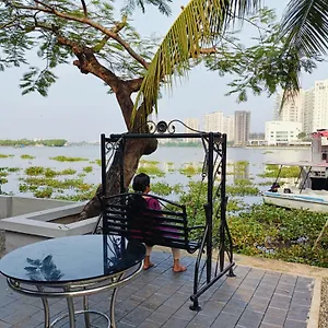 Marina Lounge Коччи