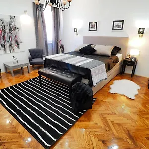 Apartment Deluxe Zoya Centar 